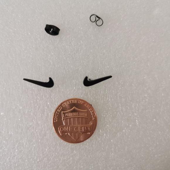 NIKE Earrings Check tick titanium black stud earrings - Picture 5 of 8